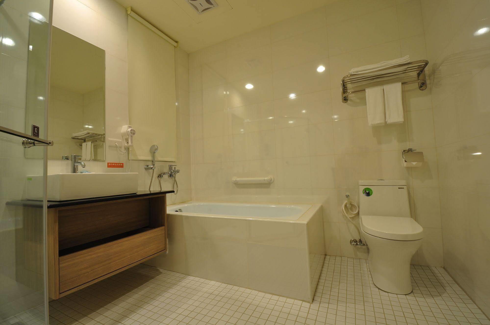 Fupin Hotel Kota Hualien Bagian luar foto
