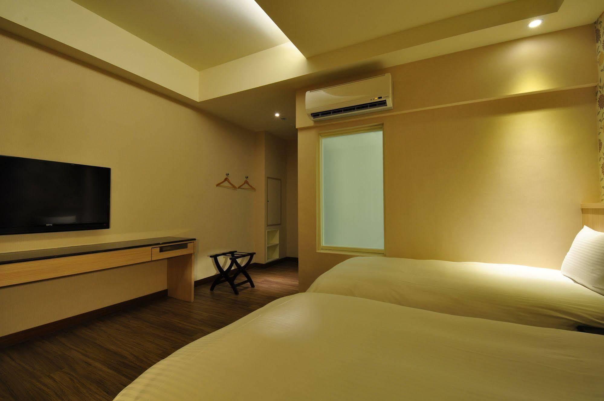 Fupin Hotel Kota Hualien Bagian luar foto